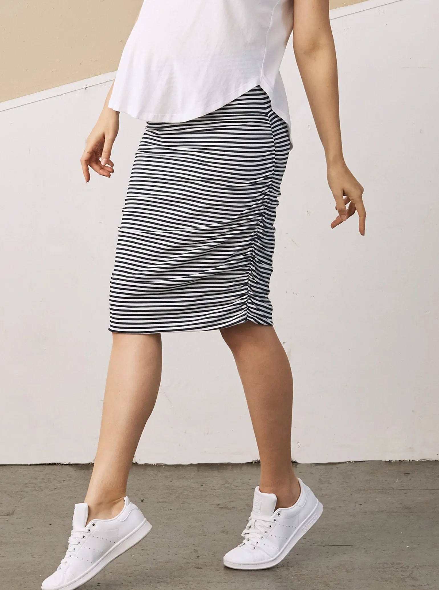 Maternity Fitted Skirt in Navy stripes